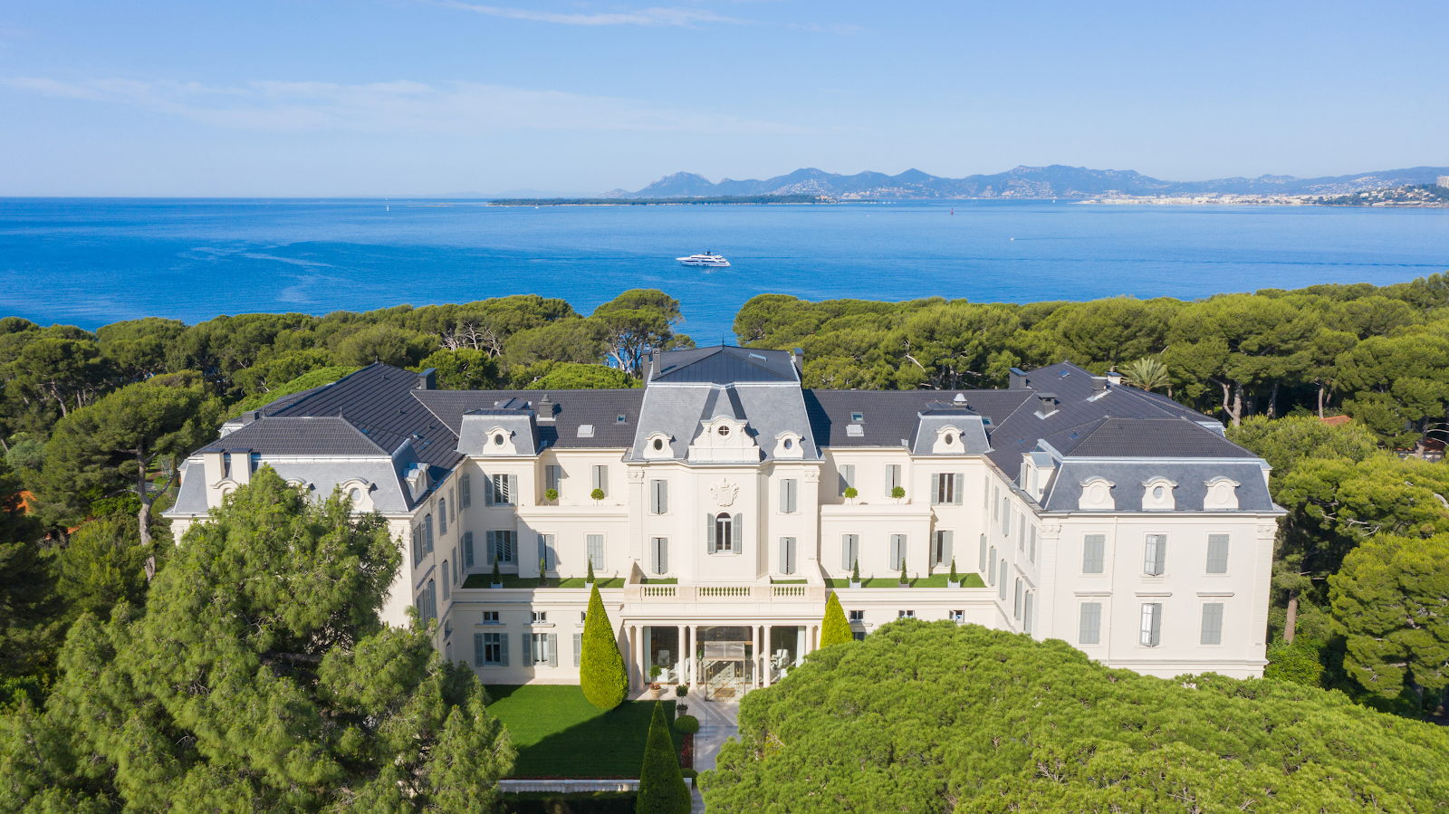 Hotel du Cap-Eden-Roc on Cap d'Antibes, home of the seasonal Zelda's live-music bar