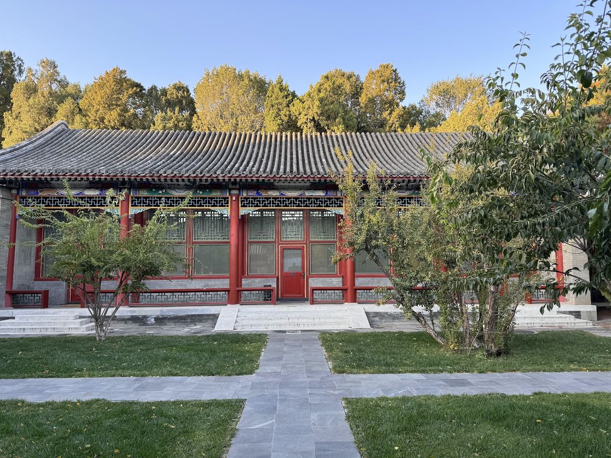 Garden pavilion and covered walkway at the Beijing Yihe Hotel in Haidian