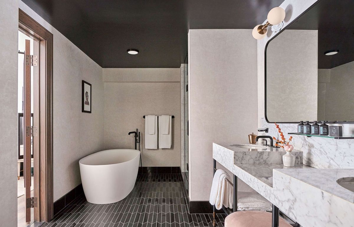 Guest room at Hotel Kansas City