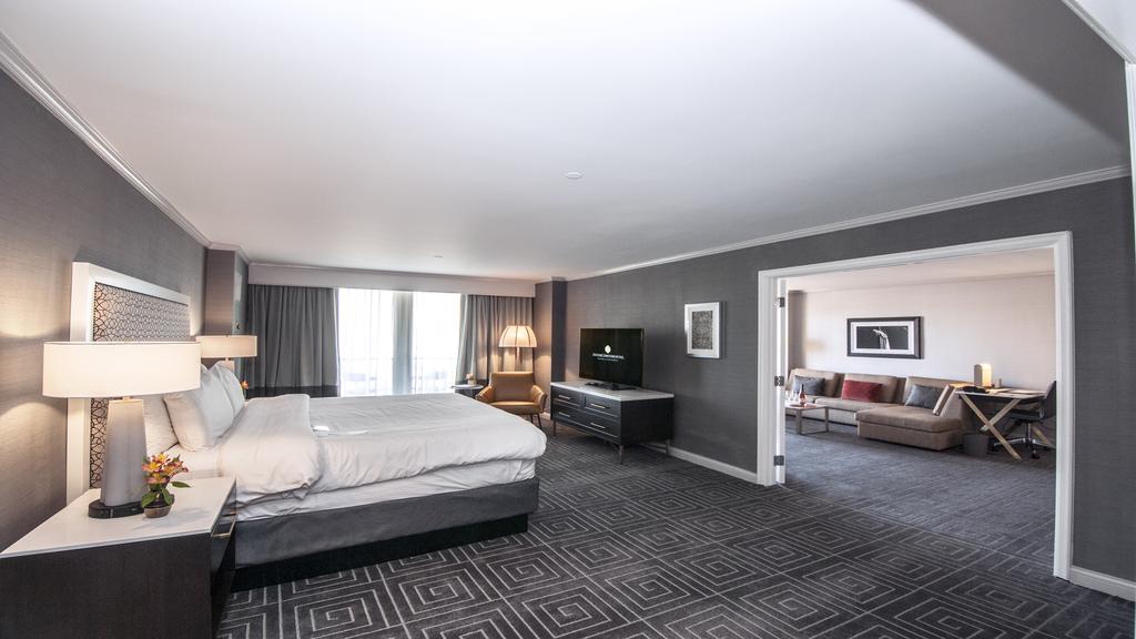 Guest room with Country Club Plaza views at InterContinental Kansas City