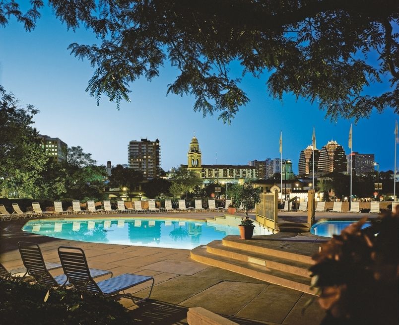 Outdoor pool at InterContinental Kansas City at the Plaza