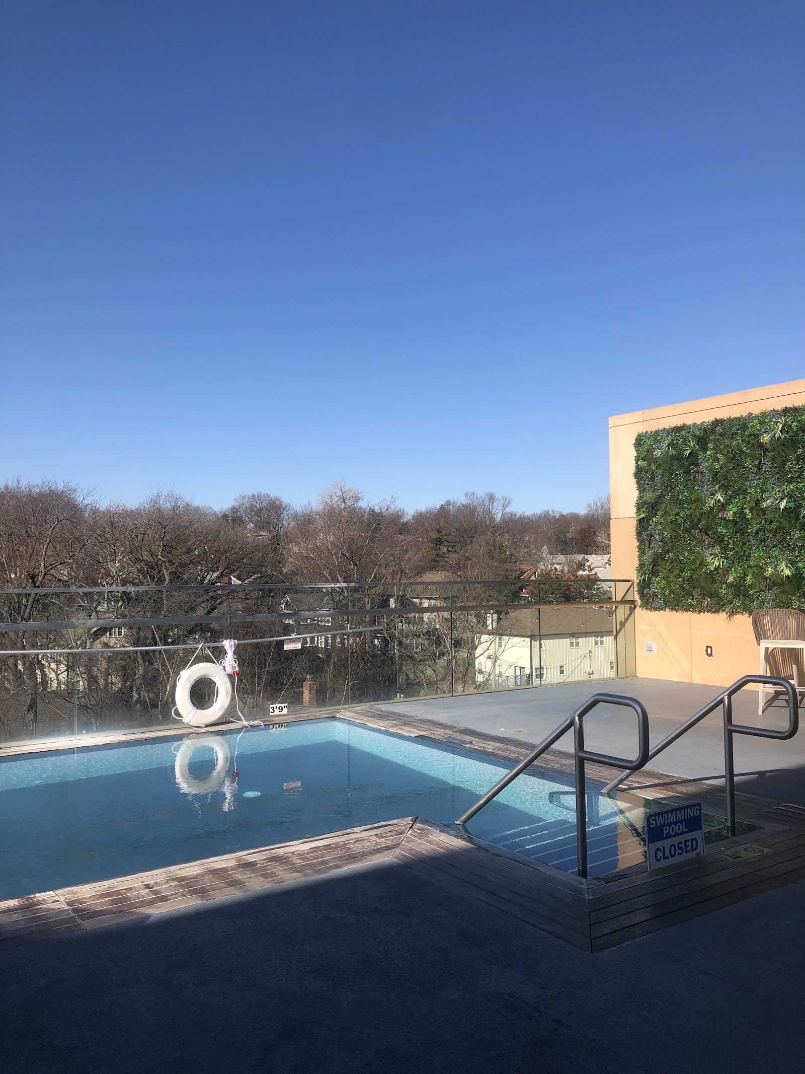 Rooftop pool at The Fontaine, Kansas City