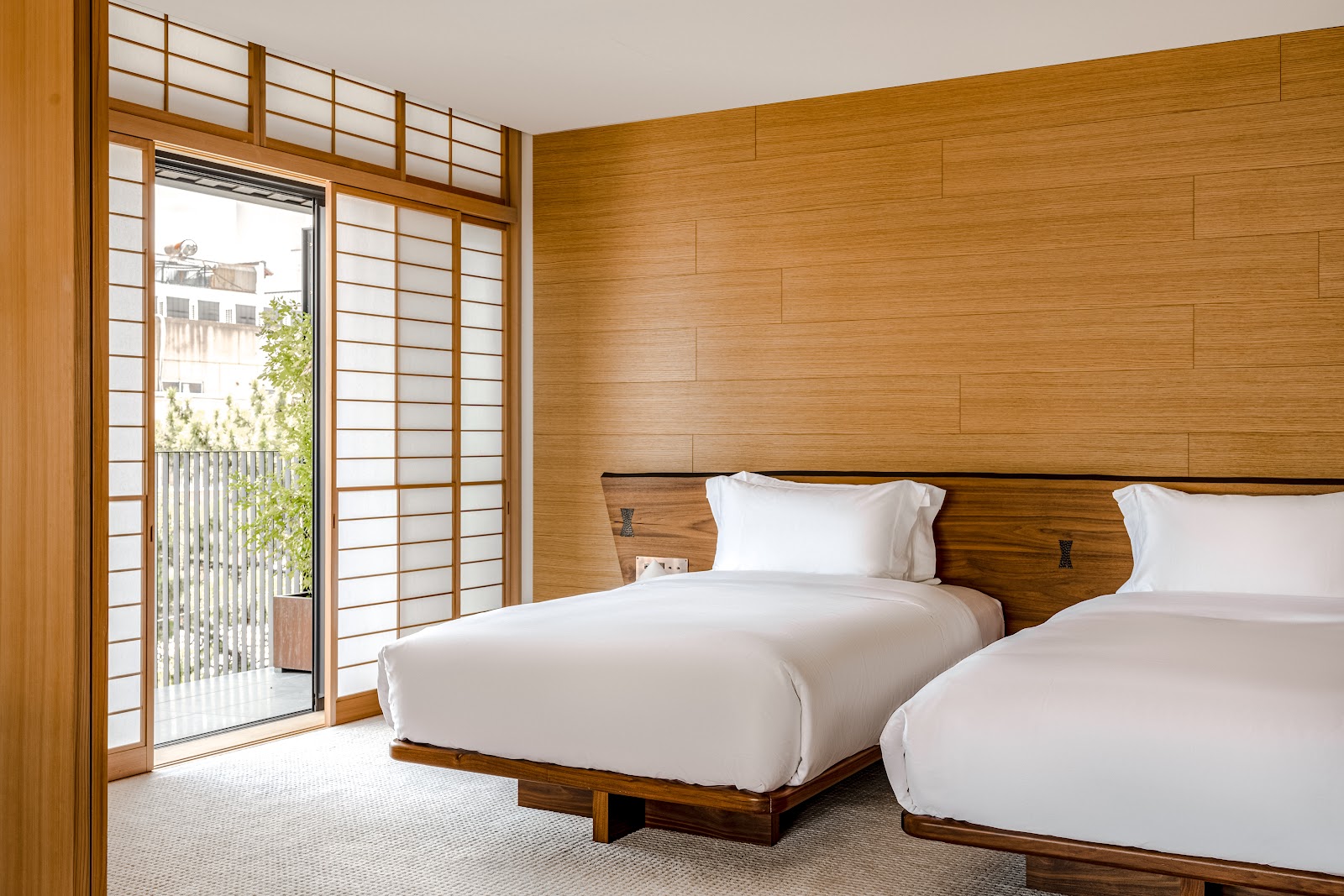 The Shinmonzen in Kyoto, view 2