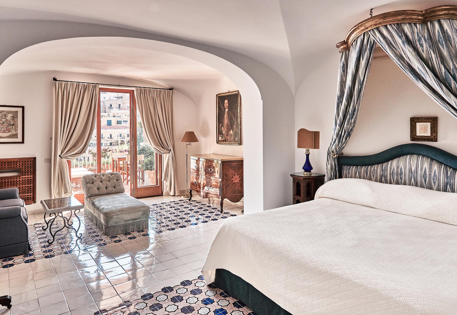 Private dining setting at Le Sirenuse, Positano