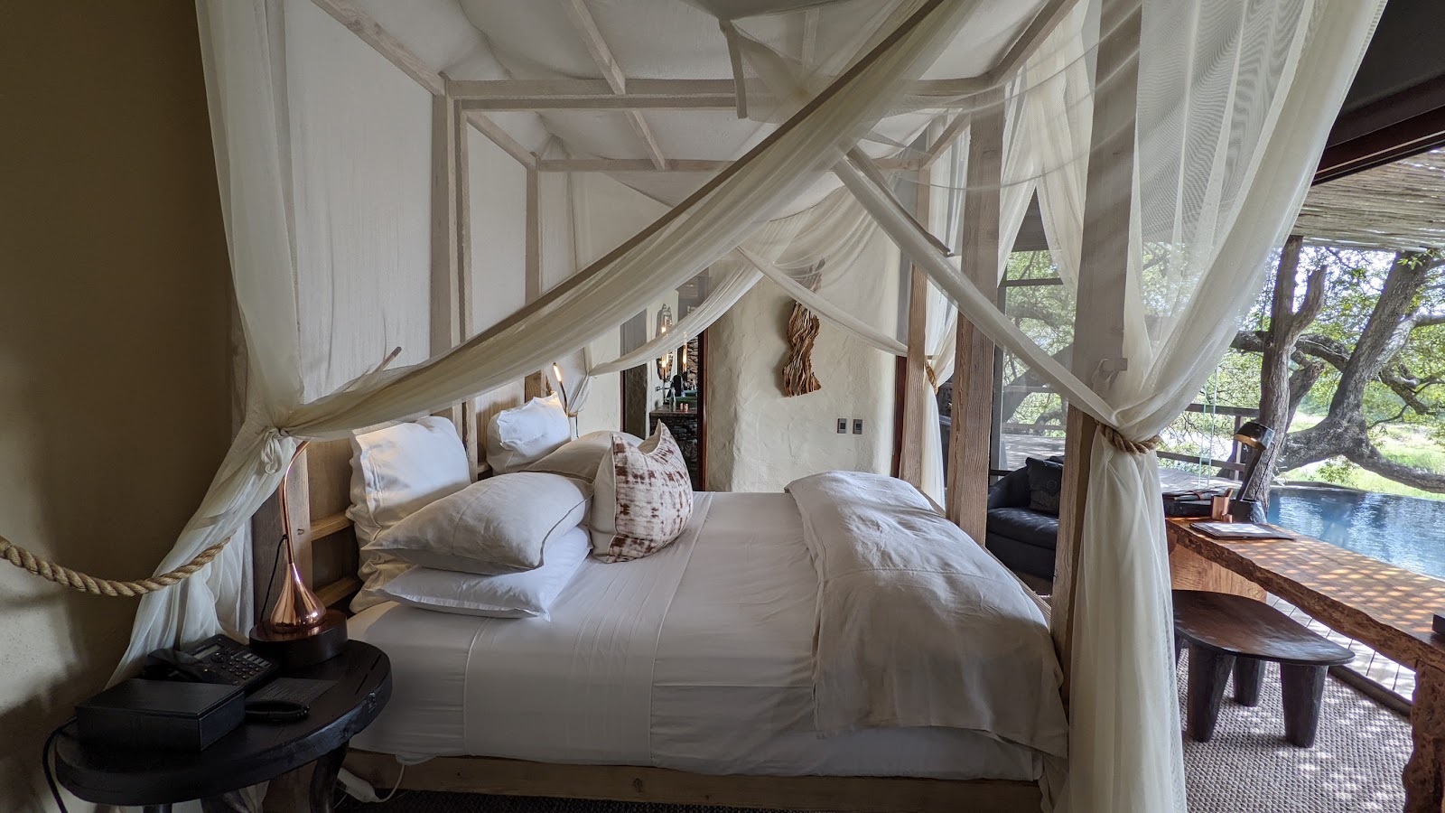 Singita Castleton safari lodge grounds