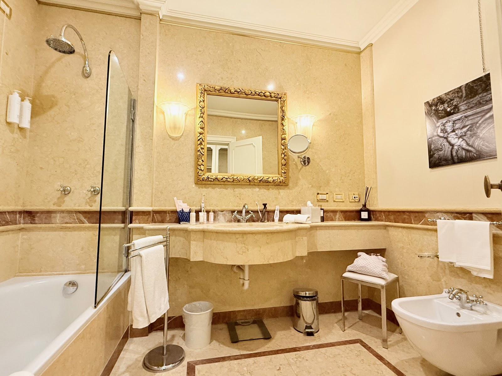 Ca' Sagredo Hotel in Venice, view 3